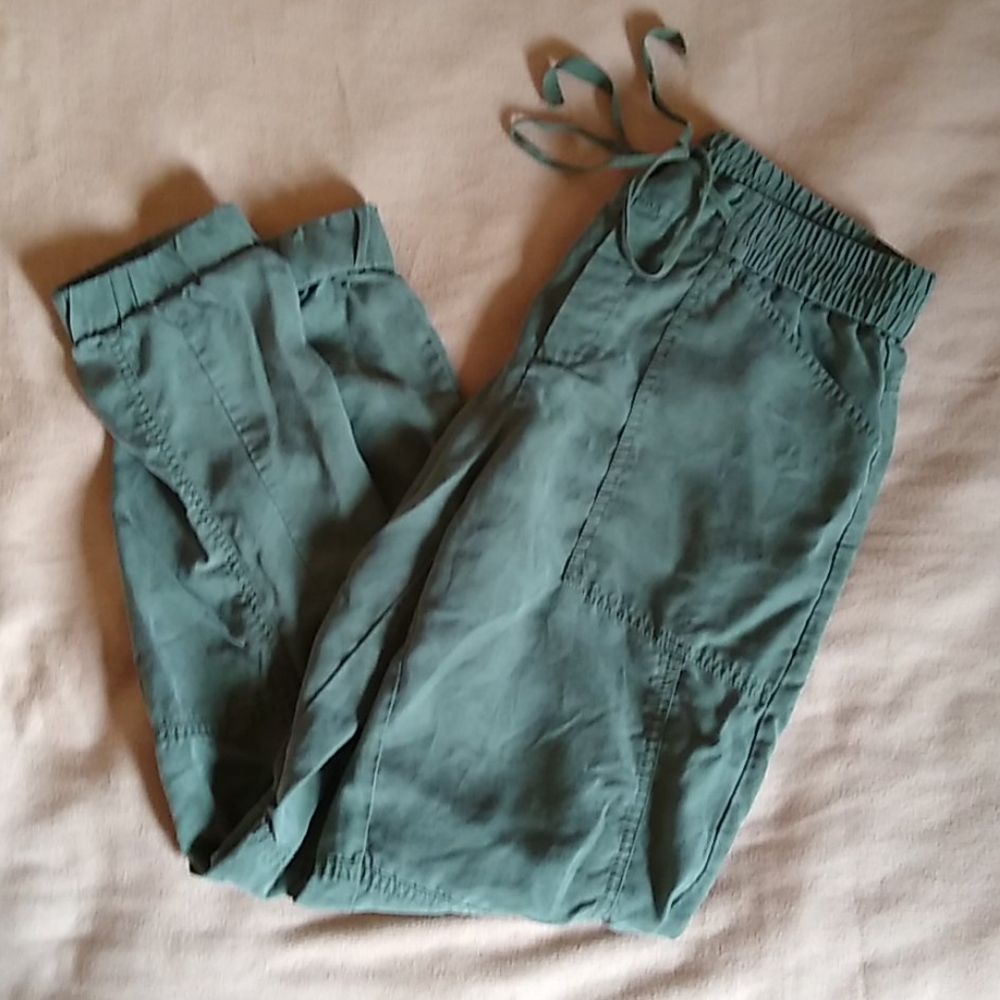 Green tapered pants